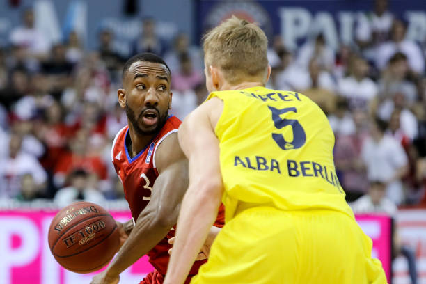 疑将更趋白 疑将更趋白